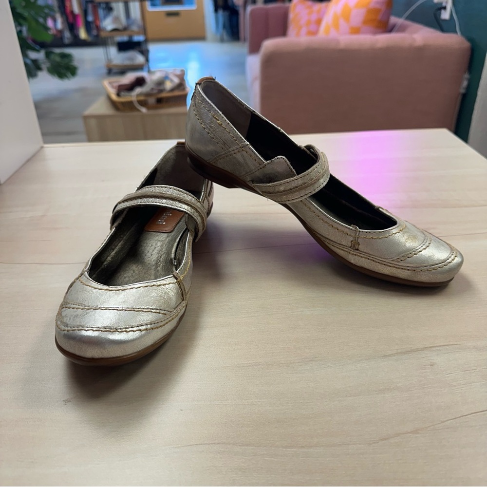 Lamica silver Mary Jane flats